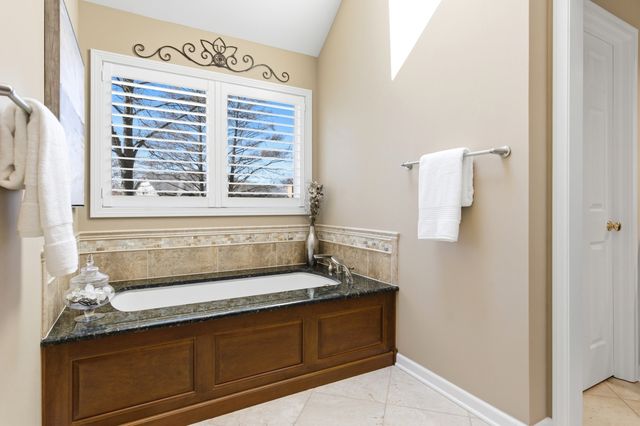 4029 Broadmoor Circle, Naperville, IL 60564