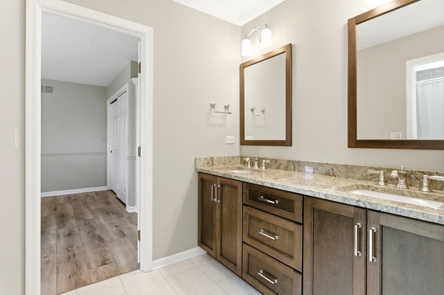 4029 Broadmoor Circle, Naperville, IL 60564