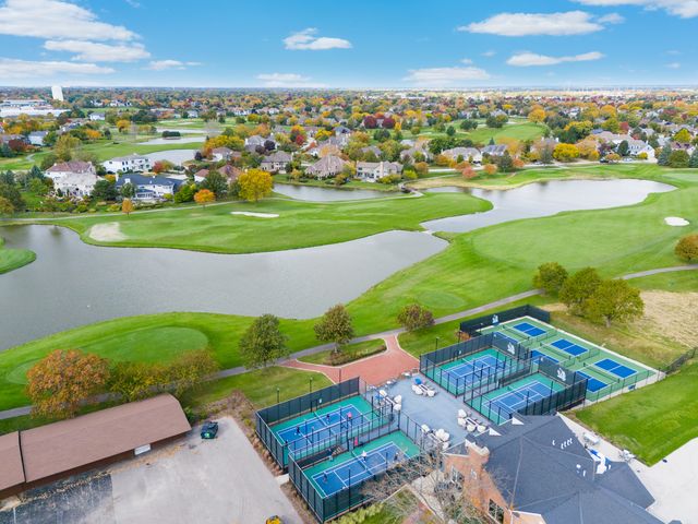 4029 Broadmoor Circle, Naperville, IL 60564