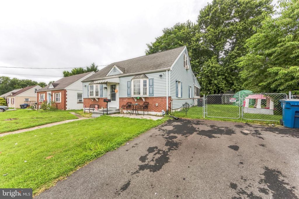 2307 HENLOPEN AVE, Wilmington, DE 19804