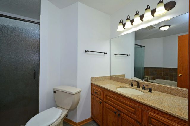 7581 23rd Street N, Oakdale, MN 55128