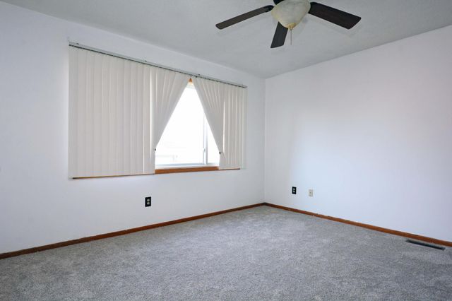 7581 23rd Street N, Oakdale, MN 55128