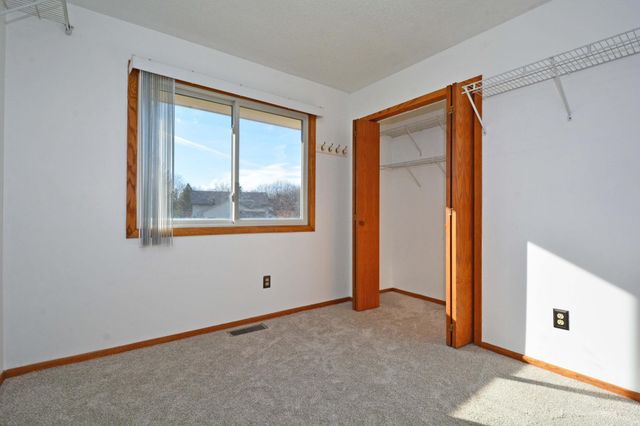 7581 23rd Street N, Oakdale, MN 55128