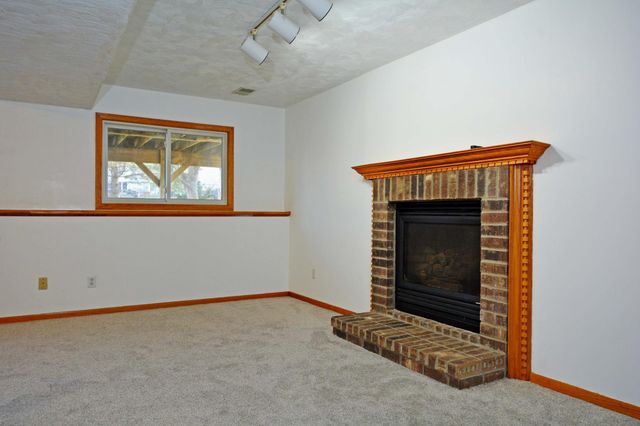 7581 23rd Street N, Oakdale, MN 55128