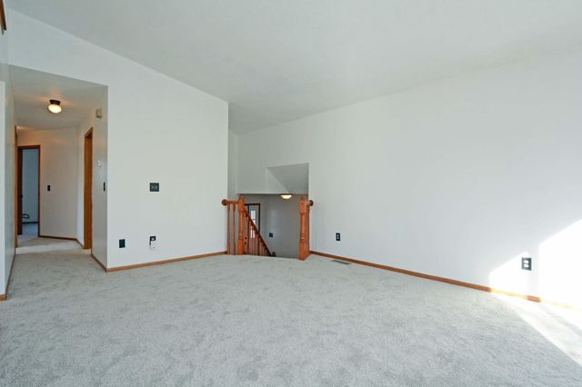 7581 23rd Street N, Oakdale, MN 55128