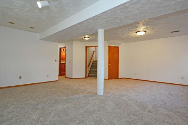 7581 23rd Street N, Oakdale, MN 55128