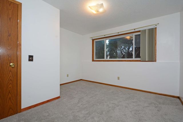 7581 23rd Street N, Oakdale, MN 55128