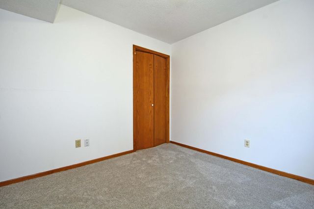 7581 23rd Street N, Oakdale, MN 55128