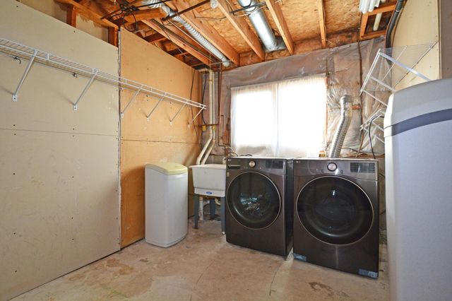 7581 23rd Street N, Oakdale, MN 55128