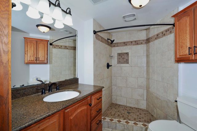 7581 23rd Street N, Oakdale, MN 55128