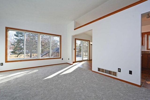 7581 23rd Street N, Oakdale, MN 55128