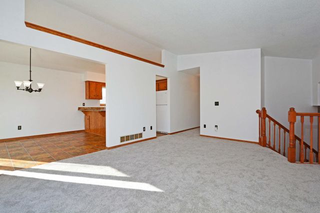 7581 23rd Street N, Oakdale, MN 55128