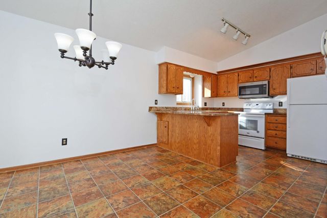 7581 23rd Street N, Oakdale, MN 55128