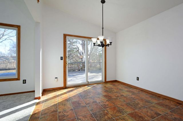 7581 23rd Street N, Oakdale, MN 55128