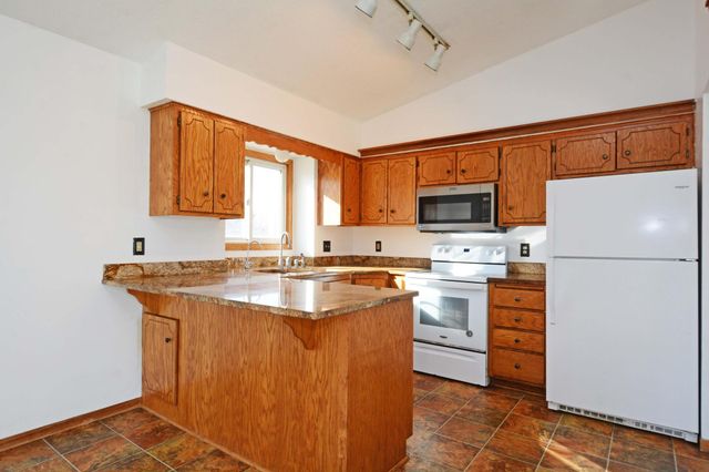 7581 23rd Street N, Oakdale, MN 55128