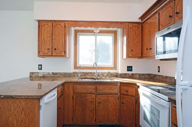 7581 23rd Street N, Oakdale, MN 55128