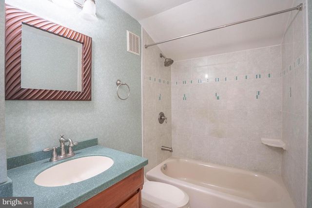 25 COBALT RIDGE DR N, Levittown, PA 19057