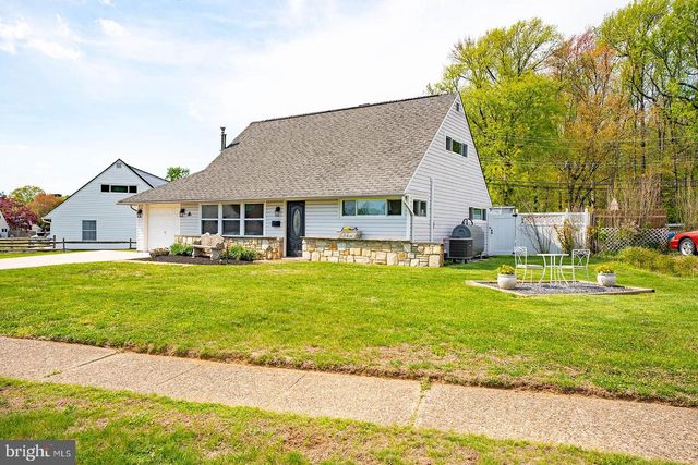 25 COBALT RIDGE DR N, Levittown, PA 19057