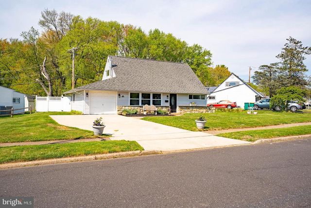 25 COBALT RIDGE DR N, Levittown, PA 19057