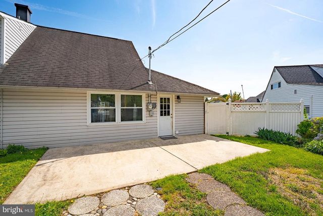 25 COBALT RIDGE DR N, Levittown, PA 19057