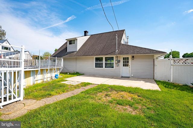 25 COBALT RIDGE DR N, Levittown, PA 19057