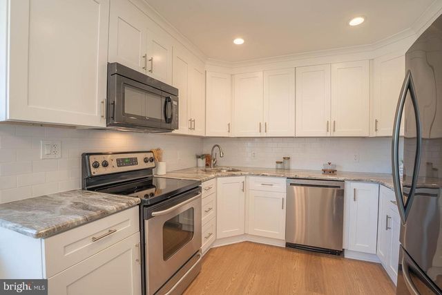 25 COBALT RIDGE DR N, Levittown, PA 19057