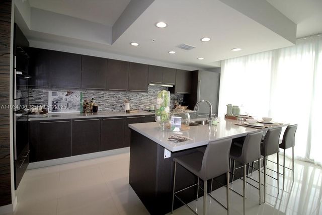 7751 NW 107th Ave 405, Doral, FL 33178