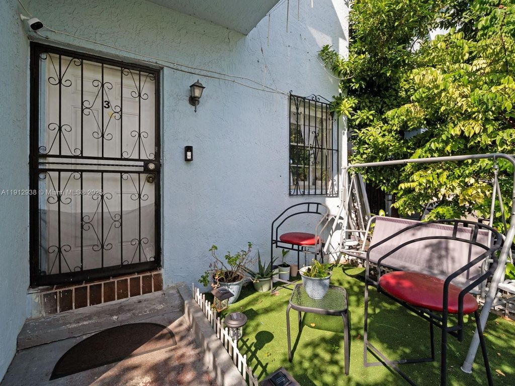 4470 NW 9th St 3, Miami, FL 33126