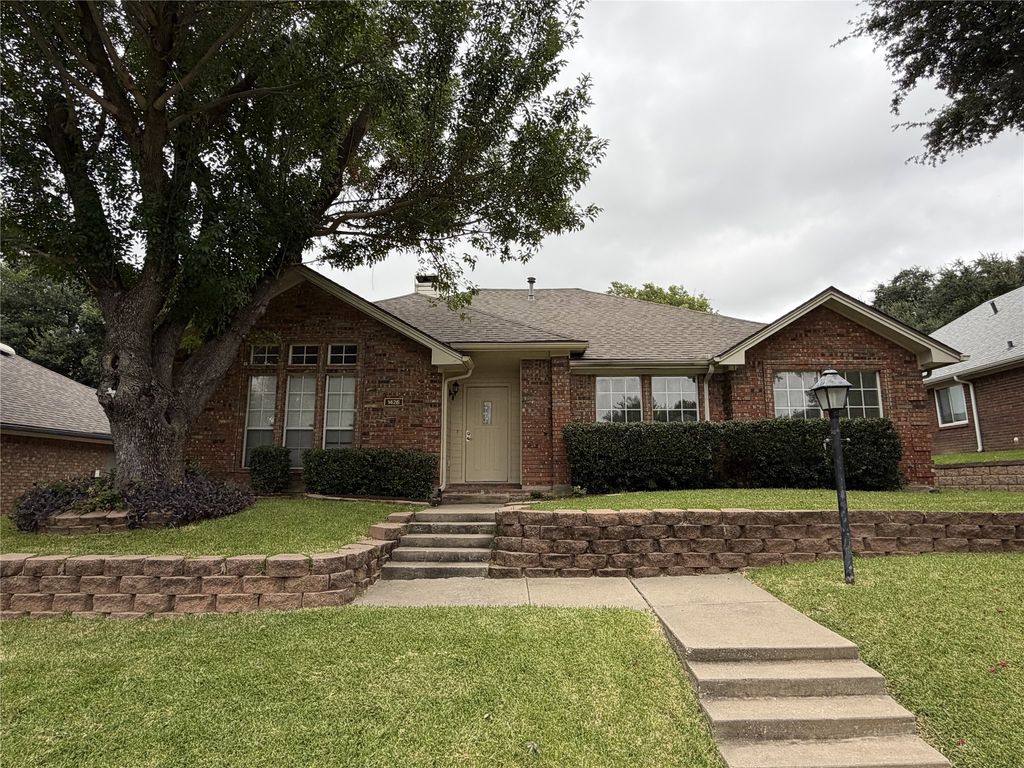 1426 Mapleview Drive, Carrollton, TX 75007
