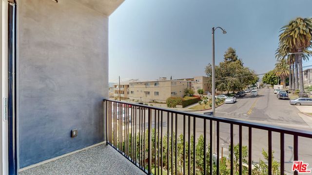 4462 Maplewood Avenue, Los Angeles, CA 90004