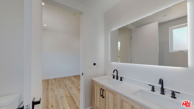 4462 Maplewood Avenue, Los Angeles, CA 90004