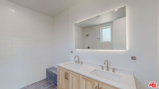 4462 Maplewood Avenue, Los Angeles, CA 90004