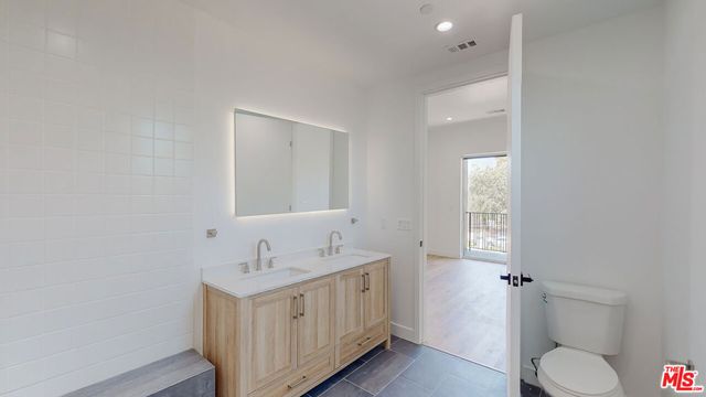 4462 Maplewood Avenue, Los Angeles, CA 90004