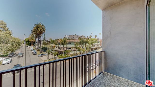 4462 Maplewood Avenue, Los Angeles, CA 90004