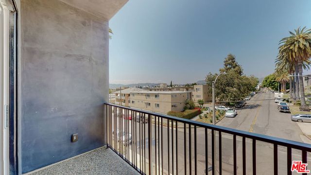 4462 Maplewood Avenue, Los Angeles, CA 90004