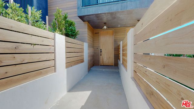 4462 Maplewood Avenue, Los Angeles, CA 90004