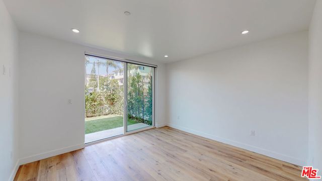 4462 Maplewood Avenue, Los Angeles, CA 90004