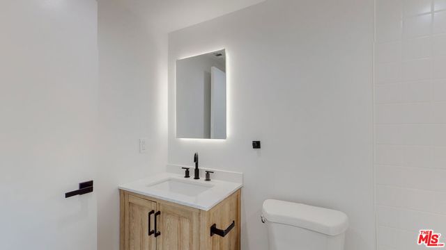 4462 Maplewood Avenue, Los Angeles, CA 90004