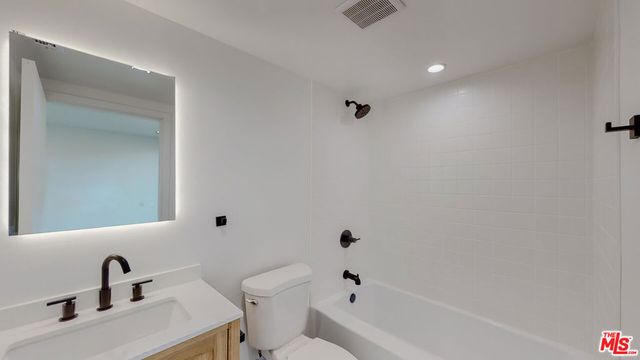 4462 Maplewood Avenue, Los Angeles, CA 90004
