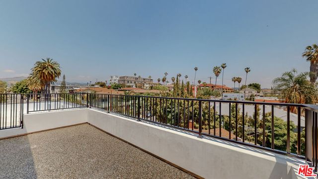 4462 Maplewood Avenue, Los Angeles, CA 90004
