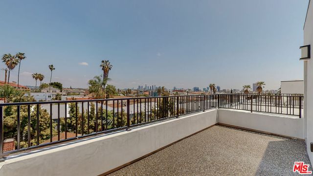 4462 Maplewood Avenue, Los Angeles, CA 90004