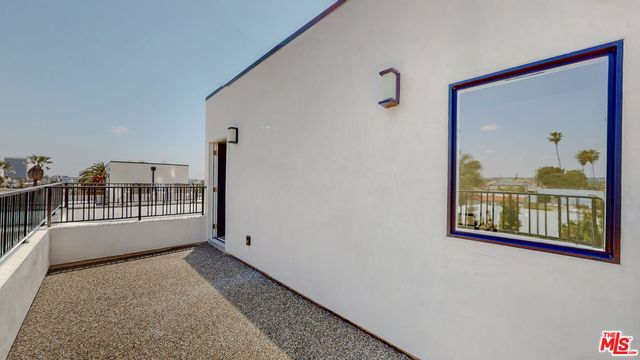 4462 Maplewood Avenue, Los Angeles, CA 90004