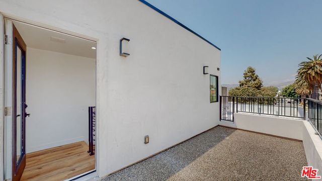 4462 Maplewood Avenue, Los Angeles, CA 90004