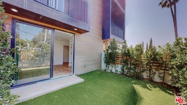 4462 Maplewood Avenue, Los Angeles, CA 90004
