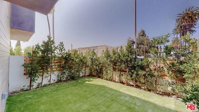 4462 Maplewood Avenue, Los Angeles, CA 90004