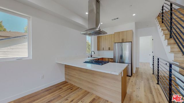 4462 Maplewood Avenue, Los Angeles, CA 90004