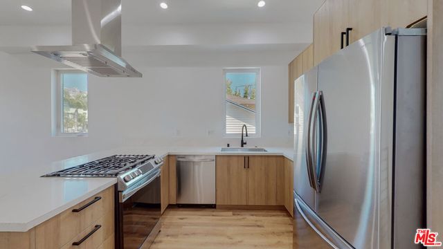 4462 Maplewood Avenue, Los Angeles, CA 90004