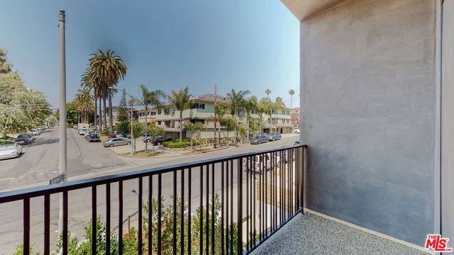 4462 Maplewood Avenue, Los Angeles, CA 90004