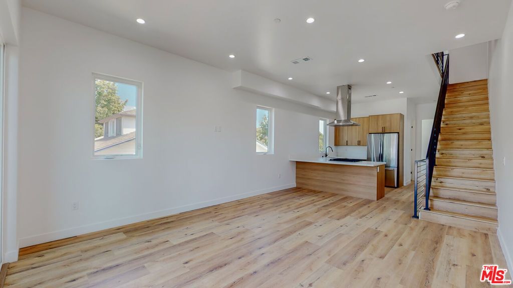 4462 Maplewood Avenue, Los Angeles, CA 90004