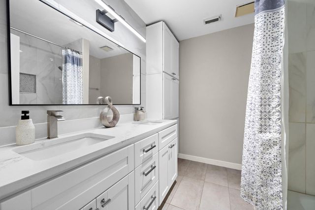 6485 Burgoyne Road 43, Houston, TX 77057